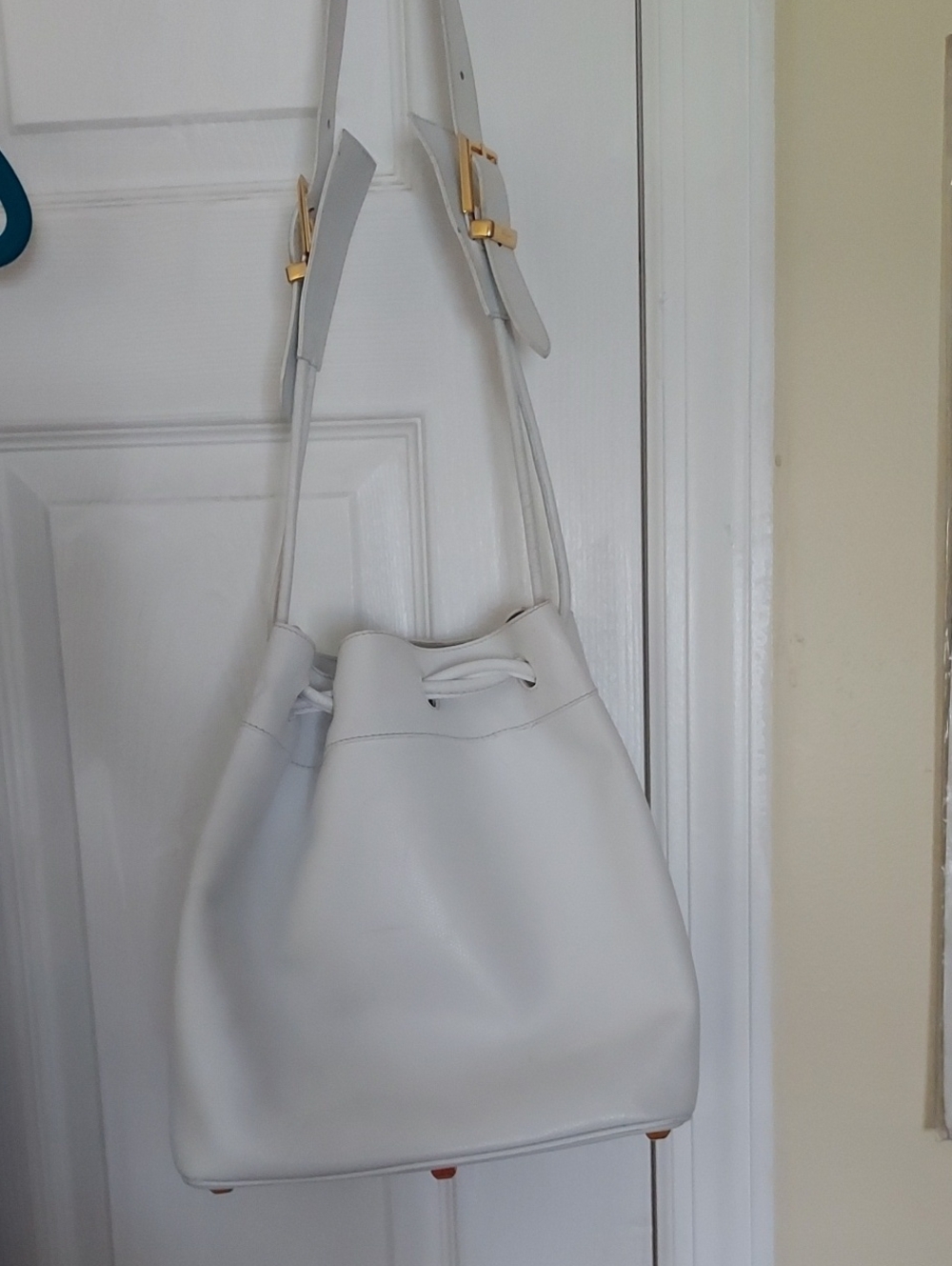 Salvatore Ferragamo White Bucket Bag Shoulder Strap